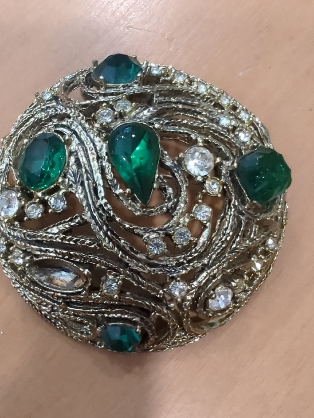 Elegant Vintage LA RO Brooch with Emerald Green Rhinestones - Women Jewelry